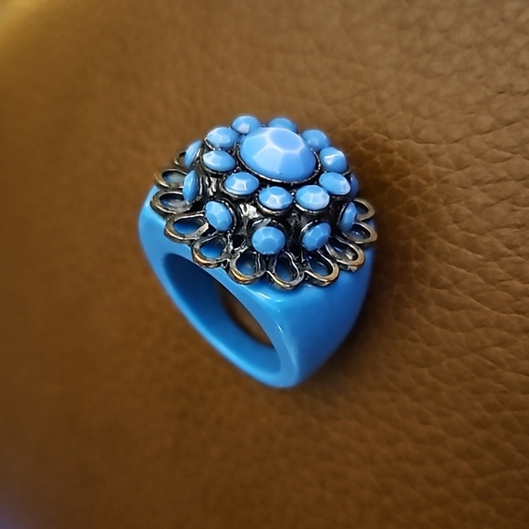 VTG Mid-century Mod Blue Lucite Coquette Flower Ring Size 8 - Picture 5 of 5